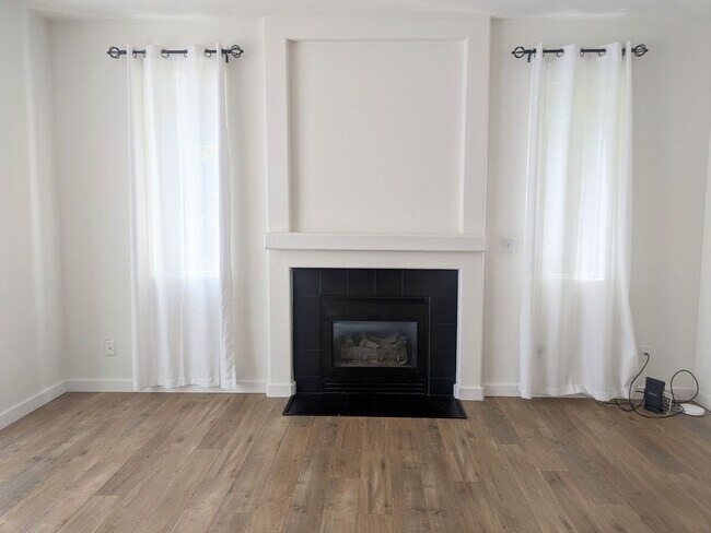 Building Photo - Beautiful Beaverton Townhouse Available Now!