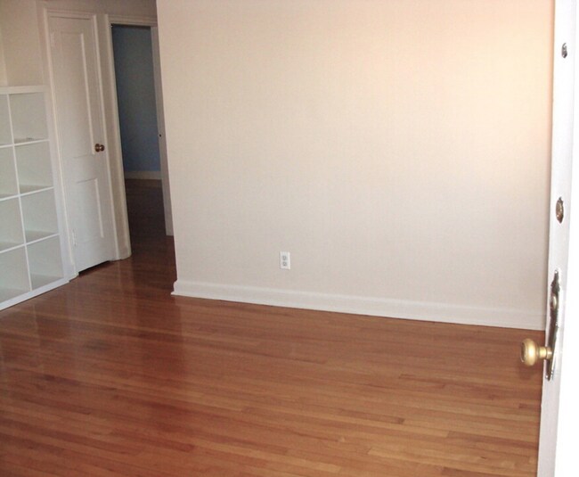 Building Photo - Heat, Hot Water Included, Parking Included.