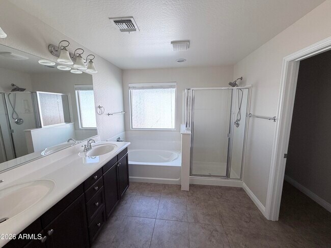 Building Photo - 3449 E Sheffield Rd