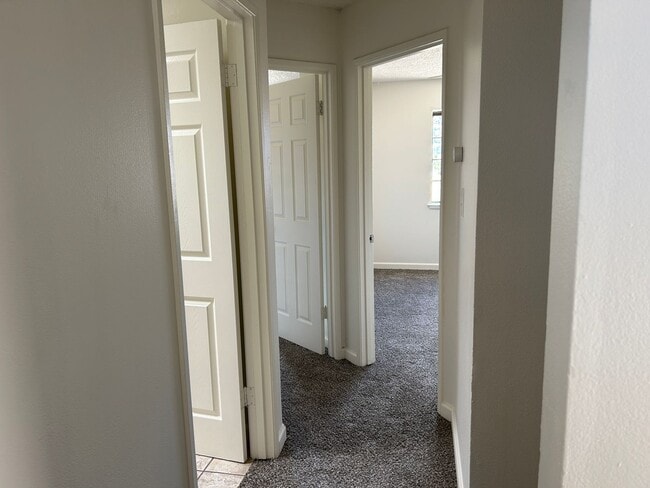 Building Photo - RENNOVATED 4 BED HOME