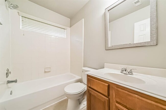 Building Photo - 9911 Driftwood Park Dr