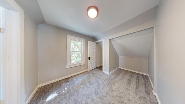 Building Photo - Old Brooklyn - 3 Bedroom Single Family Home