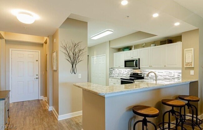 Building Photo - 10700 Ravenna Way