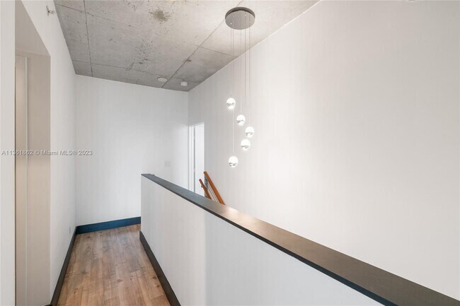 Building Photo - 690 SW 1st Ct