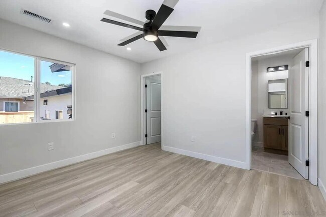 Building Photo - 436 Date Ave