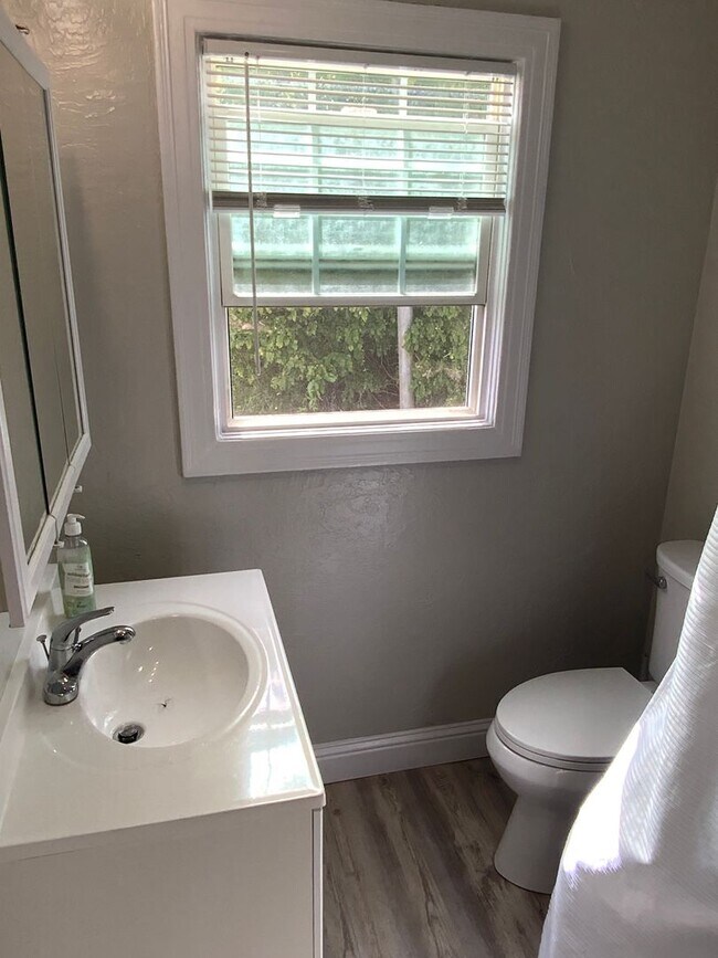 Building Photo - Beautiful Rodeo 2 bedroom 1 bath