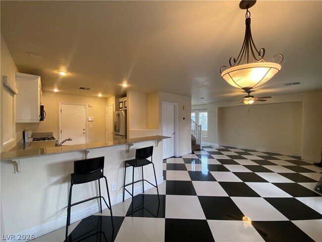 Building Photo - 175 Real Long Way