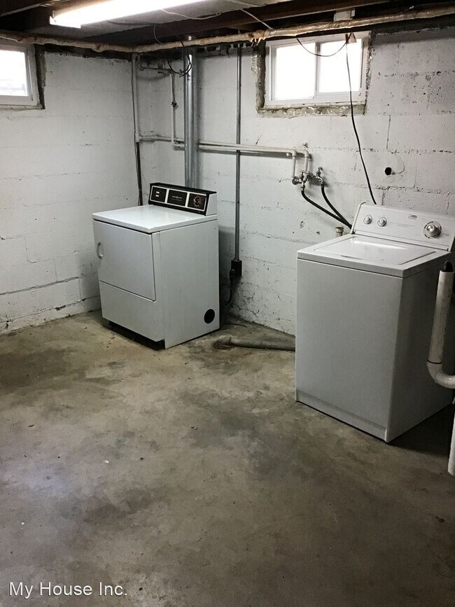 Building Photo - 3 br, 1 bath House - 1120 West Myrtle Street