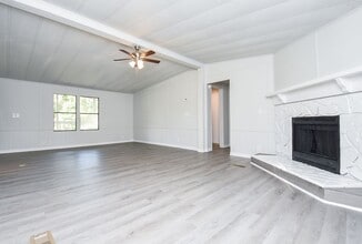 Building Photo - Cozy Roy Harris Loop mobile home