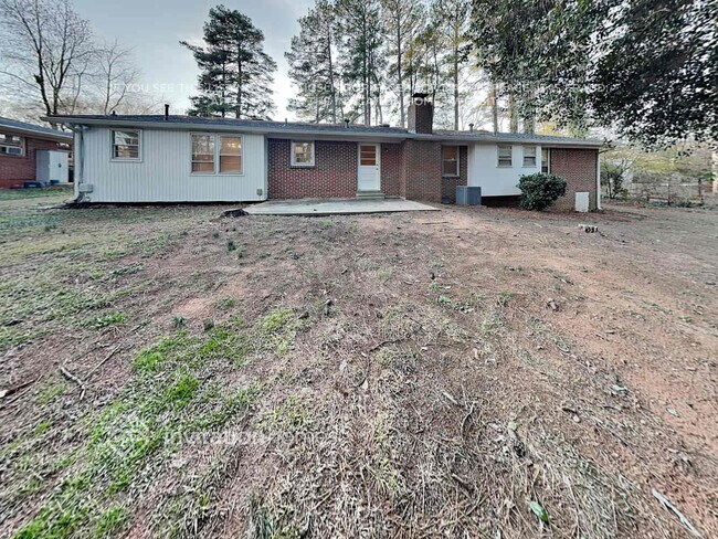 Building Photo - 686 Rollingwood Pl