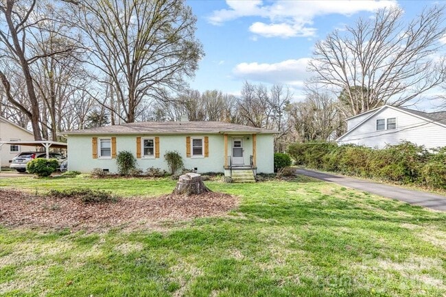 Building Photo - 5711 Oak Dr