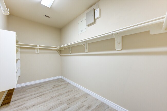 Building Photo - 6018 Royal Hollow Ln