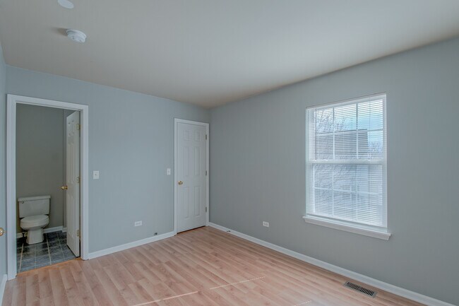 Building Photo - 1431 W Split Oak Cir