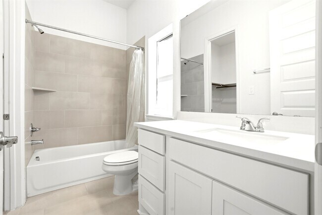 Building Photo - 2202 Mallow Ln