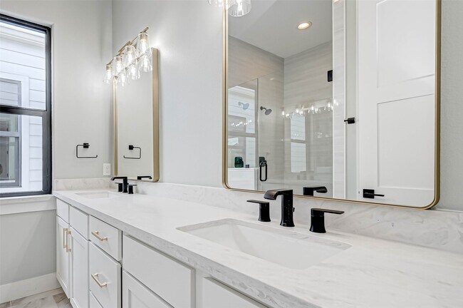 Building Photo - 3503 Anita St