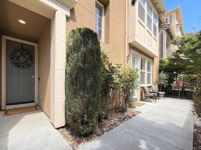 Building Photo - 2017 Mary Helen Ln