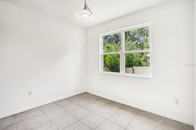 Building Photo - 1211 Canyon Oaks Dr