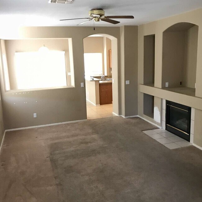 Building Photo - 14149 W Weldon Ave