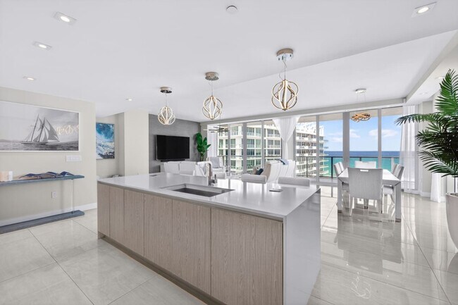 Building Photo - 3100 N Ocean Dr