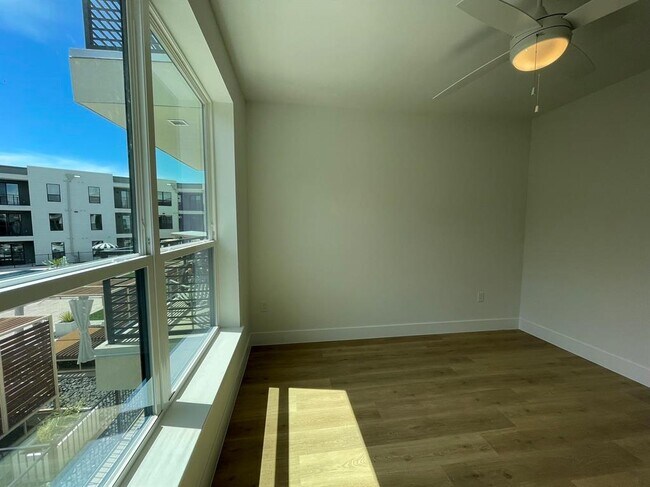 Building Photo - 1701 Simond Ave