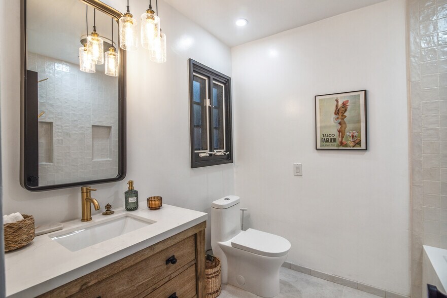 Building Photo - 9265 Thrush Way