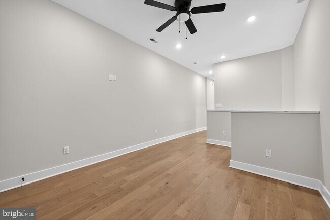 Building Photo - 3236 Mercer St