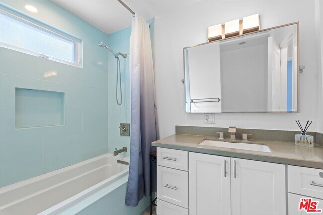 Building Photo - 2809 S Canfield Ave