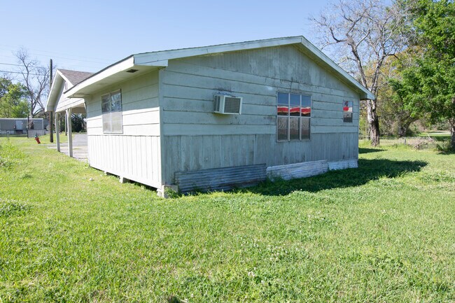 Building Photo - 407 Nugier Ave