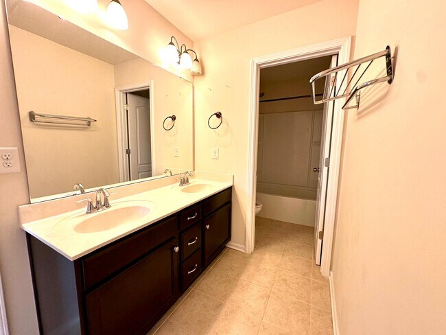 Building Photo - 8019 Kelburn Ln