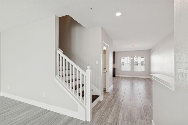 Building Photo - 4921 W Paul Ave