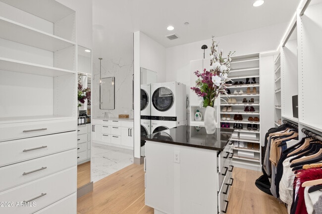 Building Photo - 2912 E Pierson St