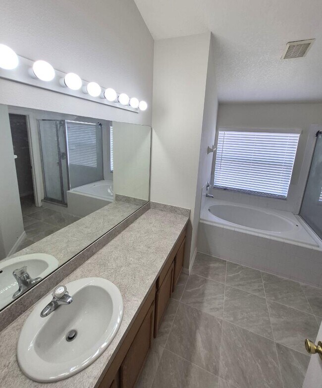 Building Photo - 2747 Eagle Canyon Dr S