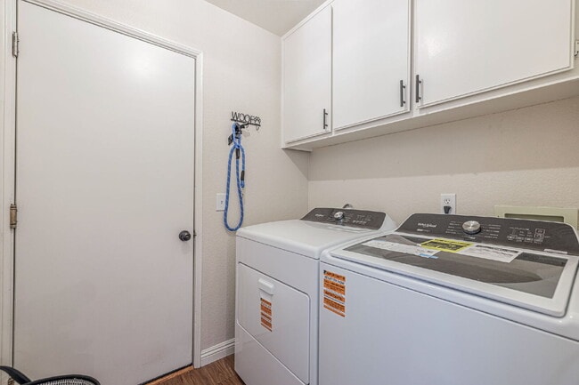 Building Photo - Beautiful 3-Bedroom Home in West Palmdale Community