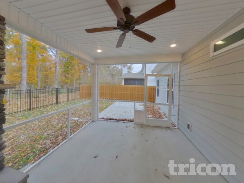 Building Photo - 1470 Cotillion Dr