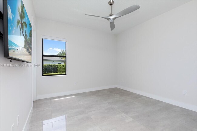 Building Photo - 1830 Meadows Dr