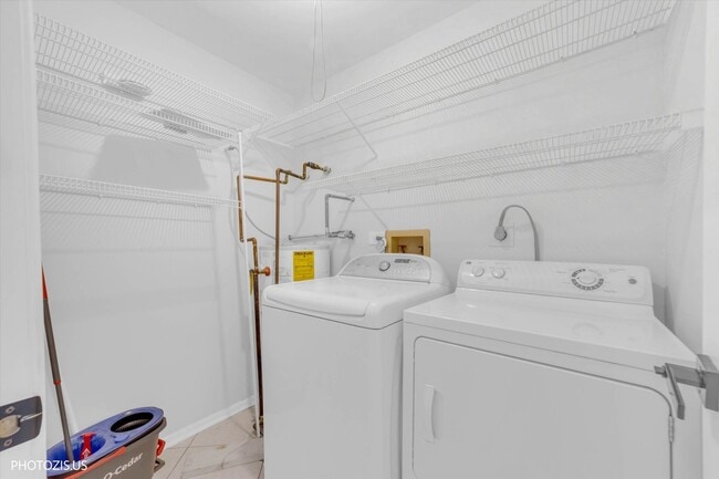 Building Photo - 1225 N Winslowe Dr