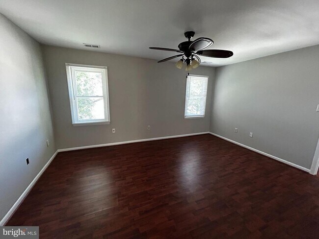 Building Photo - 1700 Sadlers Wells Dr
