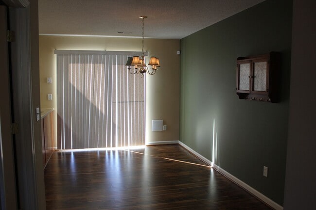 Building Photo - Two Master Suite Townhouse in Avalon Woods