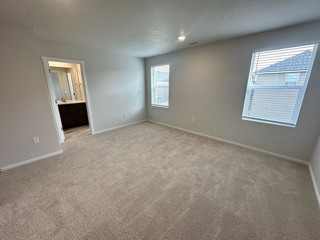 Building Photo - Brand new Kennewick home for lease!