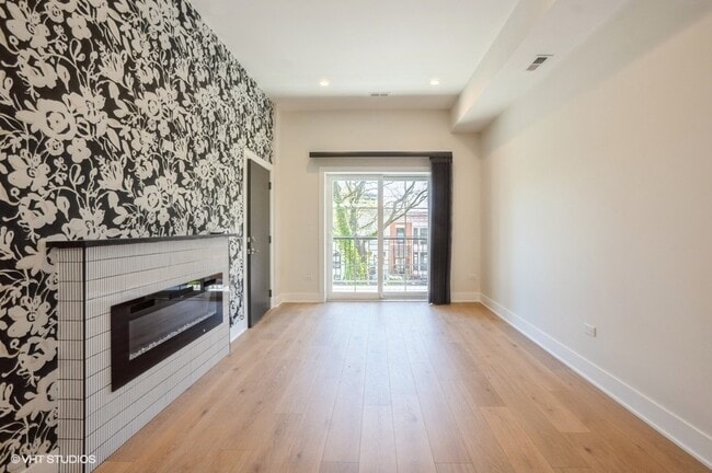 Building Photo - 456 E Oakwood Blvd Unit 2