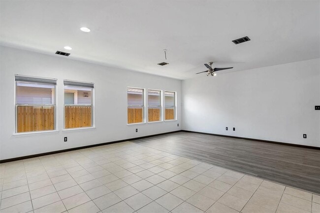 Building Photo - 217 Trailside Ln