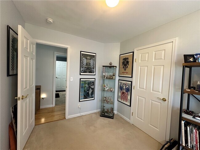 Building Photo - 737 Sleepy Hollow Rd