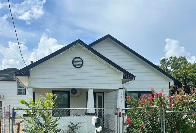 Primary Photo - 7209 Greenville St