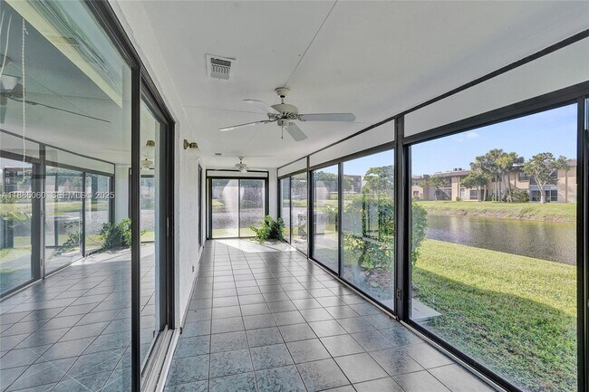 Building Photo - 125 Lake Paula Dr