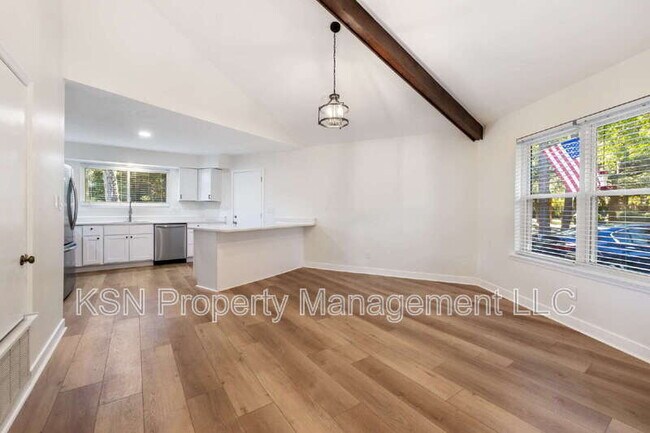 Building Photo - 286 Cushing Dr