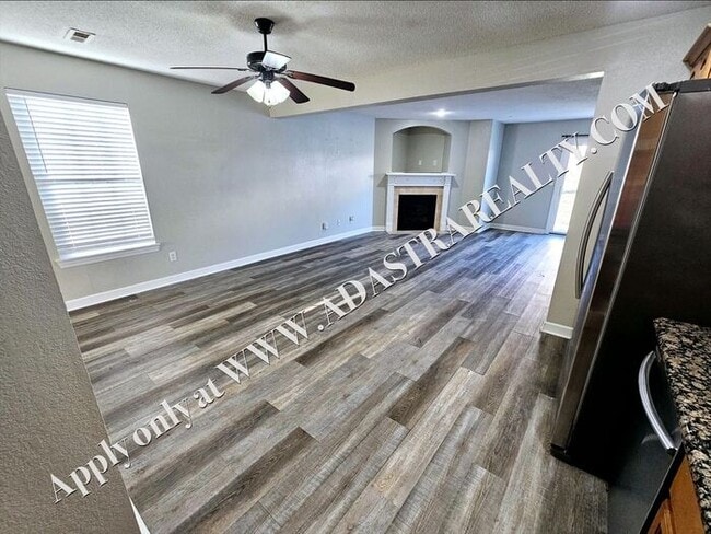 Building Photo - Beautiful Townhome in Blue Springs-Available in FEBRUARY!!