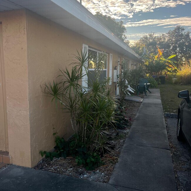Building Photo - 3708 Estelle Ave