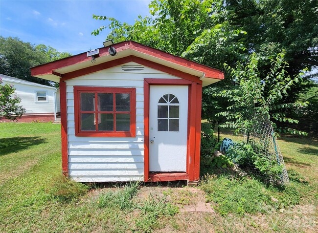 Building Photo - 135 Oak Grove Rd