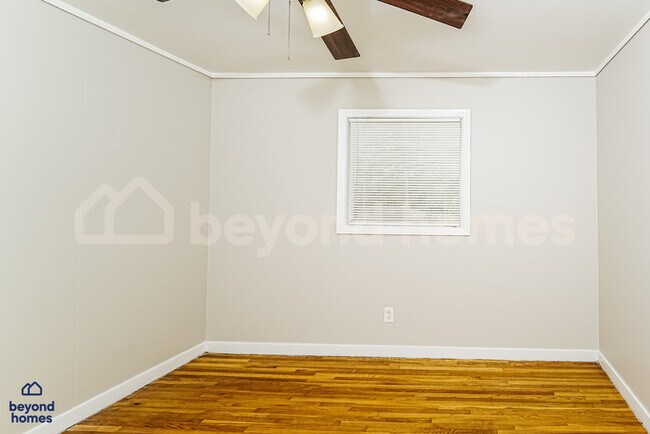 Building Photo - Discover this 3-bedroom, 1.5-bath home in Birmingham’s Spring Lake area!