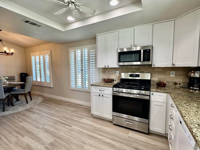 Building Photo - 246 Santa Barbara Cir
